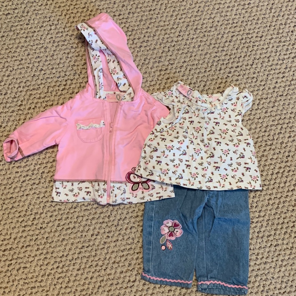 Baby Q hoodie with coordination shirt and jeans